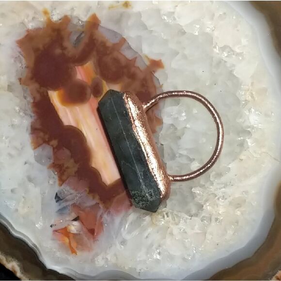 Sale! 'Ceremony' Size 7 DT Labradorite Ring - Picture 5 of 6